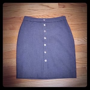 Pencil skirt with zipper